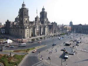 Private Tour Mexico City: Zocalo, Teotihuacán & Basílica